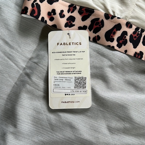 Fabletics long-sleeve cropped shirt - Picture 3 of 4